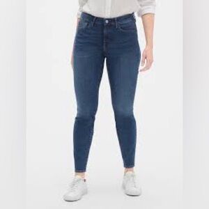 Mid Rise Curvy True Skinny | Gap Jeans - Size 29R